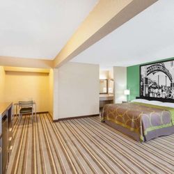 Super 8 by Wyndham Kingsville - Guest room