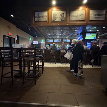 Wayzata Bar and Grill - The Muni - New American Near Me - Wayzata, Minnesota
