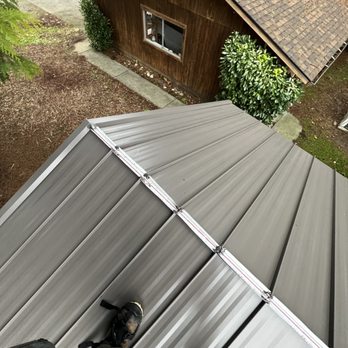 Continental Roofing - Small non vented roof before ridge cap - Roofing Near Me Continental Roofing - Small non vented roof before ridge cap - Roofing Near Me