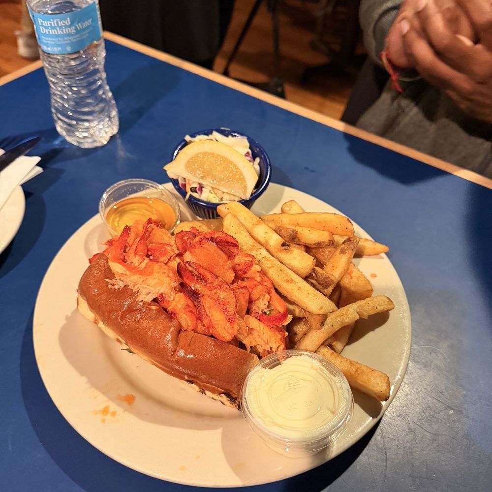Boston Sail Loft - New England Lobster Roll - Bars Near Me - Boston, Massachusetts Boston Sail Loft - New England Lobster Roll - Bars Near Me - Boston, Massachusetts