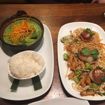 Malai Kitchen - Iron Pot Green Curry Chicken (with shrimp instead) and Seared Jumbo Sea Scallops - Thai Near Me - Dallas, Texas