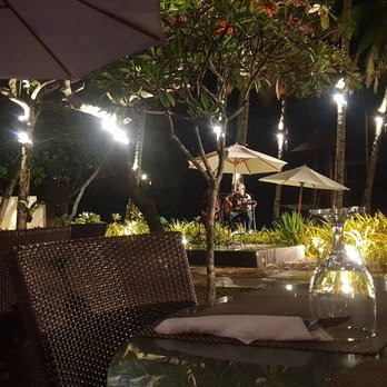 Sheridan Resort And Spa - Live band at night - Hotels Near Me - Sabang, PLW