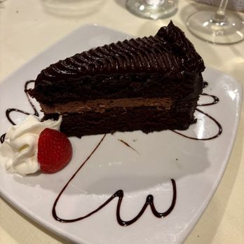 Lynn's Steakhouse - Chocolate cake - Steakhouses Near Me - Houston, Texas Lynn's Steakhouse - Chocolate cake - Steakhouses Near Me - Houston, Texas