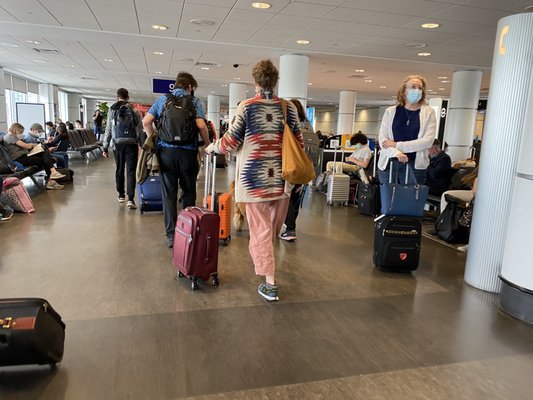 Montréal-Pierre Elliott Trudeau International Airport by null
