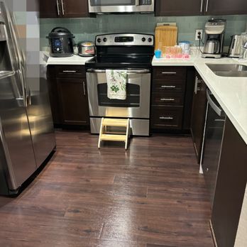 Loly’s Clean House - Spotless appliance's and shiny freshly cleaned hardwood floors - Home Cleaning Near Me Loly’s Clean House - Spotless appliance's and shiny freshly cleaned hardwood floors - Home Cleaning Near Me