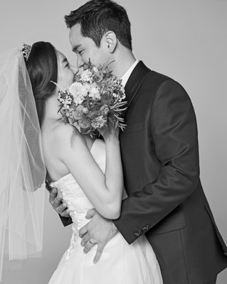 COUPLE (2 PERSONS) - 1 Wardrobe (1HR) - $400
(5 Final Cuts)