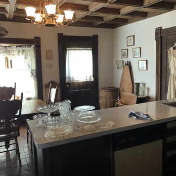 Country Colonial Bed & Breakfast - Hotels Near Me - Jamesport, Missouri