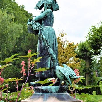 Parc de l'Orangerie - Alsatian Girl & Goose - Parks Near Me Parc de l'Orangerie - Alsatian Girl & Goose - Parks Near Me