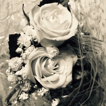 Manteca Floral - My daughter's date's boutonnière - Florists Near Me - Manteca, California Manteca Floral - My daughter's date's boutonnière - Florists Near Me - Manteca, California