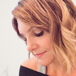 Kelli Pike Lashes & Tans - Love the dark lash line...