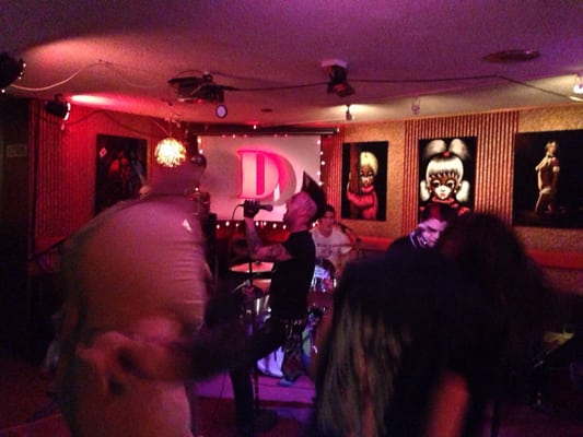 Darrell's Tavern by null