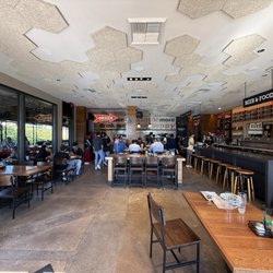 Regents Pizzeria - Interior