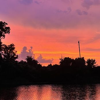 Canecun River Bar - Sunset on Cane River - Dive Bars Near Me - Natchitoches, Louisiana