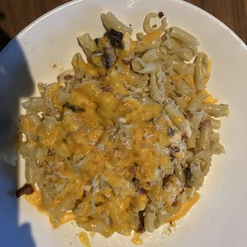 Yard House - Adult Mac & Cheese - New American Near Me - Burlington, Massachusetts