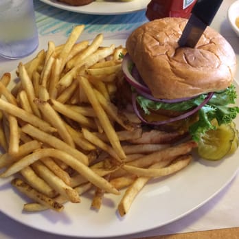 Roosters Restaurant - Cowboy Burger - American Near Me - Pendleton, Oregon