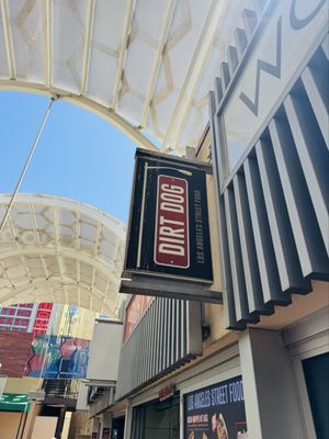 Dirt Dog Bar by null