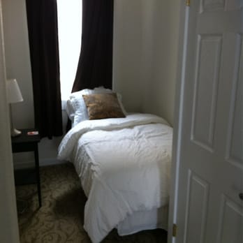 The Edgewater - Small twin bed, perfect for a family. - Hotels Near Me - Avalon, California The Edgewater - Small twin bed, perfect for a family. - Hotels Near Me - Avalon, California