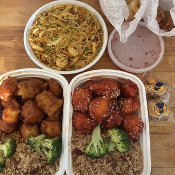 Fresh Wok - 50. Singapore Noodles, S8. Orange Beef or Chicken, S2. Sesame Chicken, wontons, egg rolls - Chinese Near Me - Minneapolis, Minnesota Fresh Wok - 50. Singapore Noodles, S8. Orange Beef or Chicken, S2. Sesame Chicken, wontons, egg rolls - Chinese Near Me - Minneapolis, Minnesota