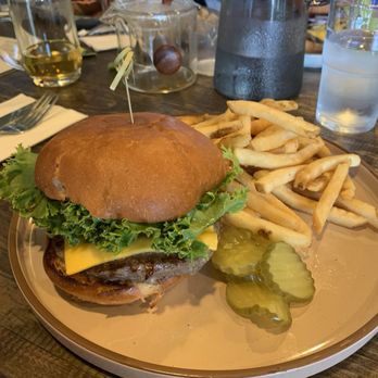 O2 Eatery - Classic Cheese Burger w/fries - Breakfast & Brunch Near Me - Berkeley, California