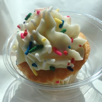 Peteet's Famous Cheesecakes - Party Cupcake - Bakeries Near Me - Oak Park, Michigan