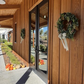 Elusa Winery - Front of tasting room - Wine Tasting Room Near Me - Calistoga, California Elusa Winery - Front of tasting room - Wine Tasting Room Near Me - Calistoga, California