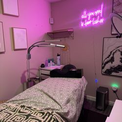 The Beehive Lash & Brow Bar - Take a peep of my new studio location, located inside of Icicles salon in Kona town.
