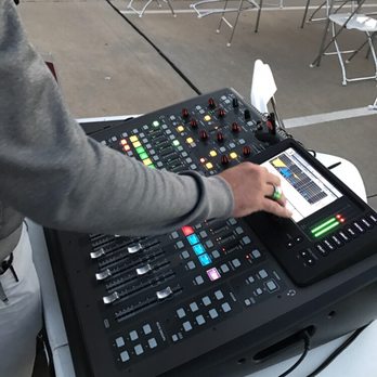 Dallas Event Audio - X32 mixing console with experienced live band sound engineer - DJs Near Me Dallas Event Audio - X32 mixing console with experienced live band sound engineer - DJs Near Me