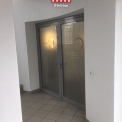 Zahnmedizin im Forum - Eingang zur Praxis
