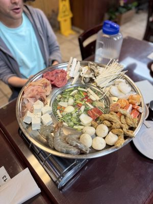 Lẩu Hải Sản by null