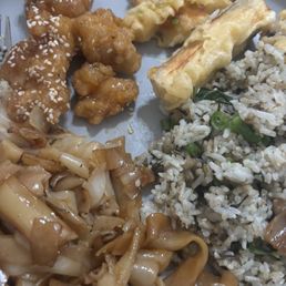 Veggie Beef Chow Fun / with no meat Veggie Beef Chow Fun / with no meat