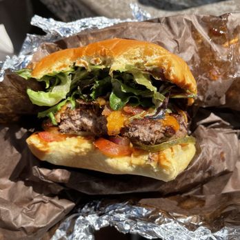Trailhead Cafe - Bliss burger - Breakfast & Brunch Near Me - Lake Louise, Alberta Trailhead Cafe - Bliss burger - Breakfast & Brunch Near Me - Lake Louise, Alberta