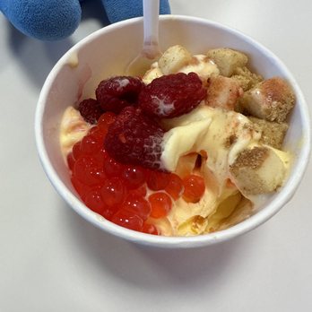 Cuppa Yo - Dole whip and tarte with cheesecake pieces, raspberries and jelly balls. - Ice Cream & Frozen Yogurt Near Me - North Plains, Oregon