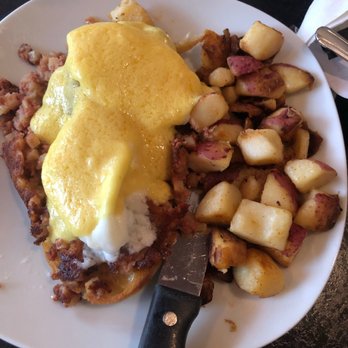 Bickfords Family Restaurant - Irish Eggs Benedict - American Near Me - Burlington, Massachusetts