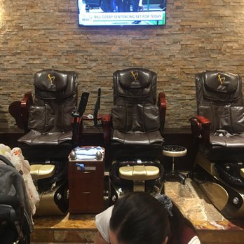 Venus Nails & Spa - Brand new decor with nice new chairs - Nail Salons Near Me - Orlando, Florida