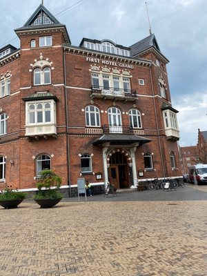 First Hotel Grand by null