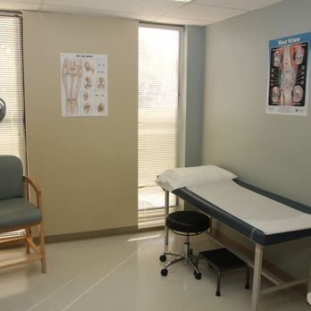 Shaun E Chandran, MD - Exam Room - Orthopedists Near Me - Torrance, California Shaun E Chandran, MD - Exam Room - Orthopedists Near Me - Torrance, California