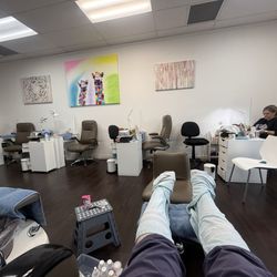 Nails By Bao - Clean and comfy salon