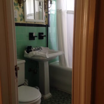 Inn at 605 - Cute bathroom! - Bed & Breakfast Near Me - Williamsburg, Virginia Inn at 605 - Cute bathroom! - Bed & Breakfast Near Me - Williamsburg, Virginia