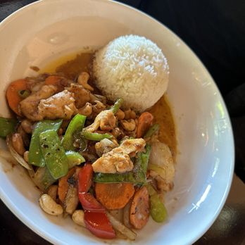 Kachai Thai Kitchen - Cashew Nut Chicken - Thai Near Me - Poulsbo, Washington Kachai Thai Kitchen - Cashew Nut Chicken - Thai Near Me - Poulsbo, Washington