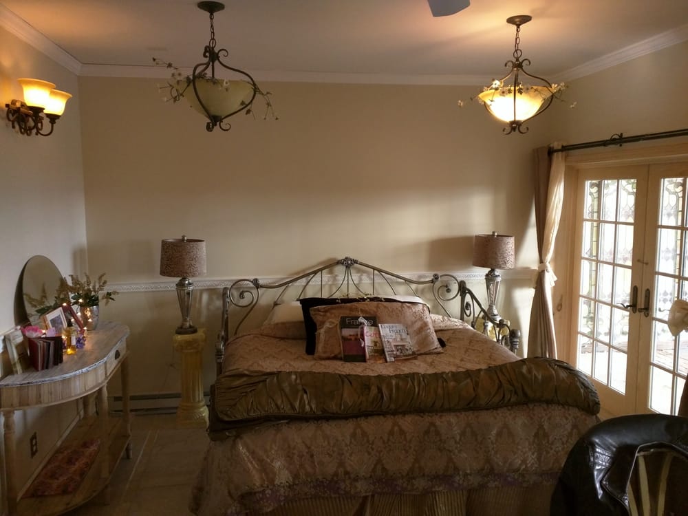 LAKEFRONT INN BED & BREAKFAST 5 Fiddlers Green, Ithaca, New York Bed & Breakfast Phone