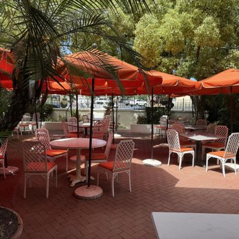 Vintage Press - Outdoor seating - American Near Me - Visalia, California Vintage Press - Outdoor seating - American Near Me - Visalia, California