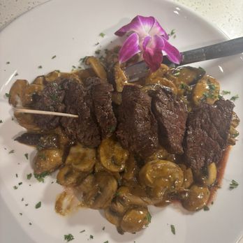 Dapper Dine & Lounge - Wild Mushroom Hangar Steak - Cocktail Bars Near Me - Riverside, California