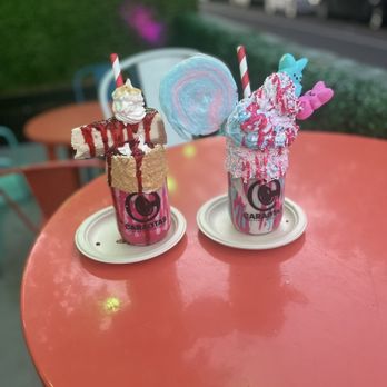 Caraotas Nyc  - wo drinks on a table - Venezuelan Near Me - Brooklyn, New York