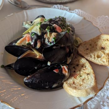 Belvedere Inn & Restaurant - Mussels - Hotels Near Me - Saugatuck, Michigan Belvedere Inn & Restaurant - Mussels - Hotels Near Me - Saugatuck, Michigan