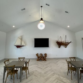 Driftwood Inn - Cut a rug in the Nautilus Room! - Hotels Near Me - Mexico Beach, Florida