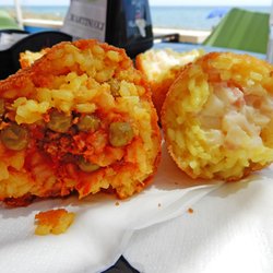 Martinucci - Arancino. 1: Pork, peas and tomato. 2: ham, mozzarella and potato.