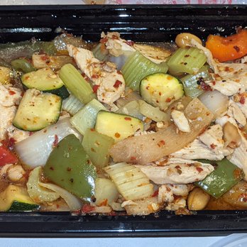 Pho Chandler - Kung Pao Chicken - $12.95 Chicken stir fried with celery, zucchini squash, water chestnut, white onion, bell pepper, and peanut - Vietnamese Near Me - Chandler, Arizona