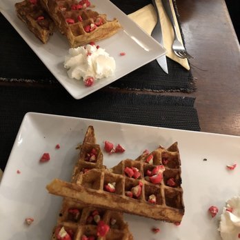 La Gaufrerie - Gaufres pralines roses (pink praline waffles) - French Near Me - Paris, 75 La Gaufrerie - Gaufres pralines roses (pink praline waffles) - French Near Me - Paris, 75