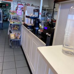 El Cacheton - Inside at the counter