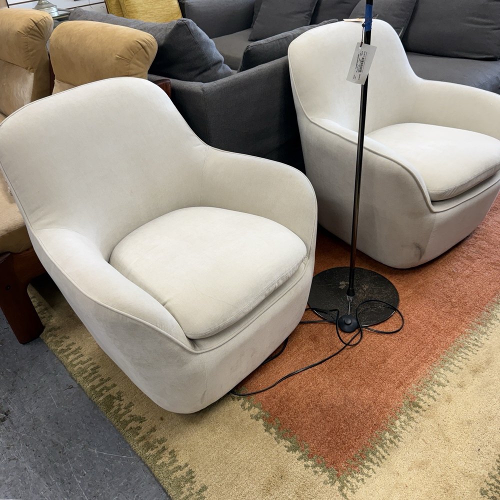 Hawaii Consignment Center - Swivel chairs - Furniture Stores Near Me - Honolulu, Hawaii Hawaii Consignment Center - Swivel chairs - Furniture Stores Near Me - Honolulu, Hawaii